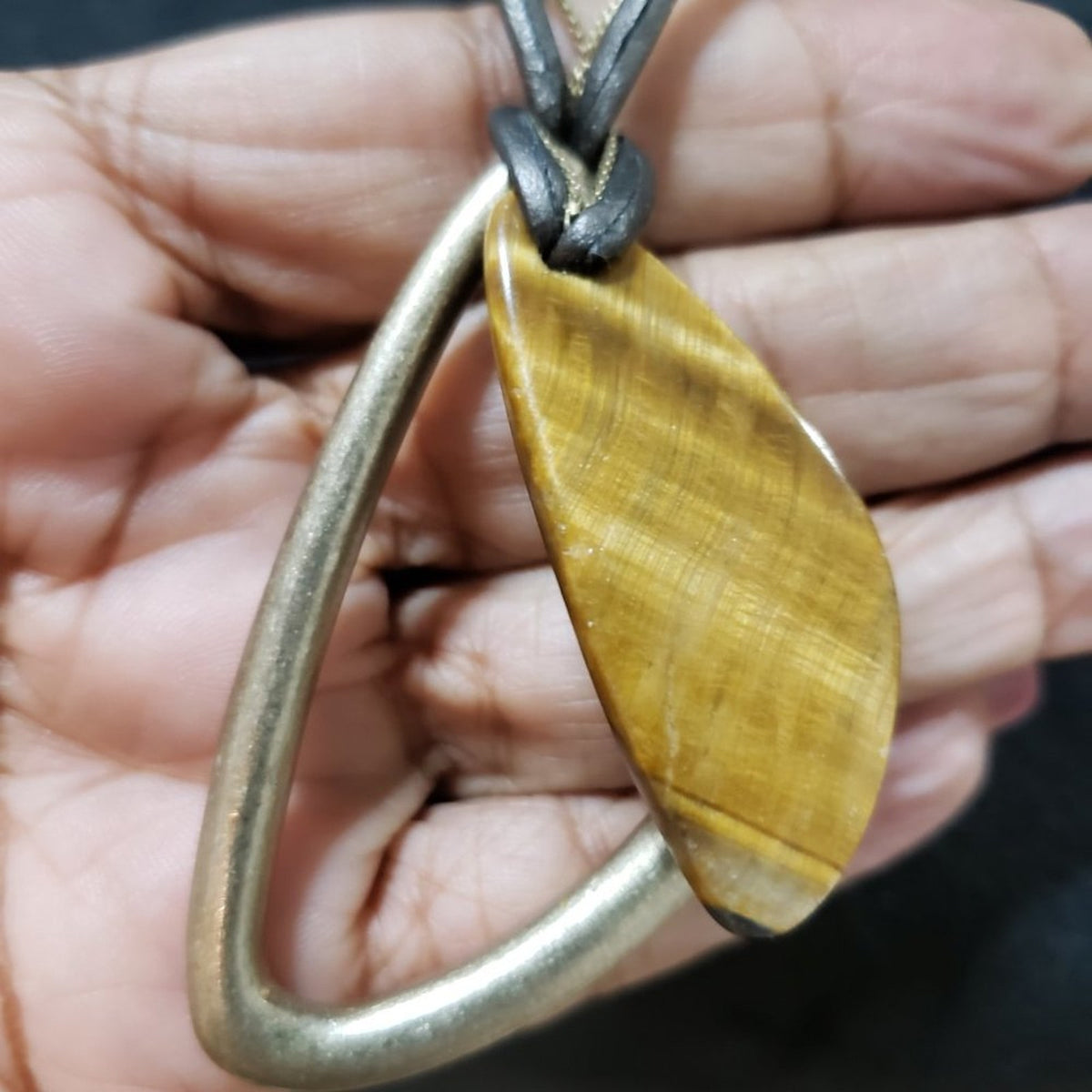 Women Fashion Abstract Triangular Bezel Fossil Pendant Necklace w/ Lobster Clasp