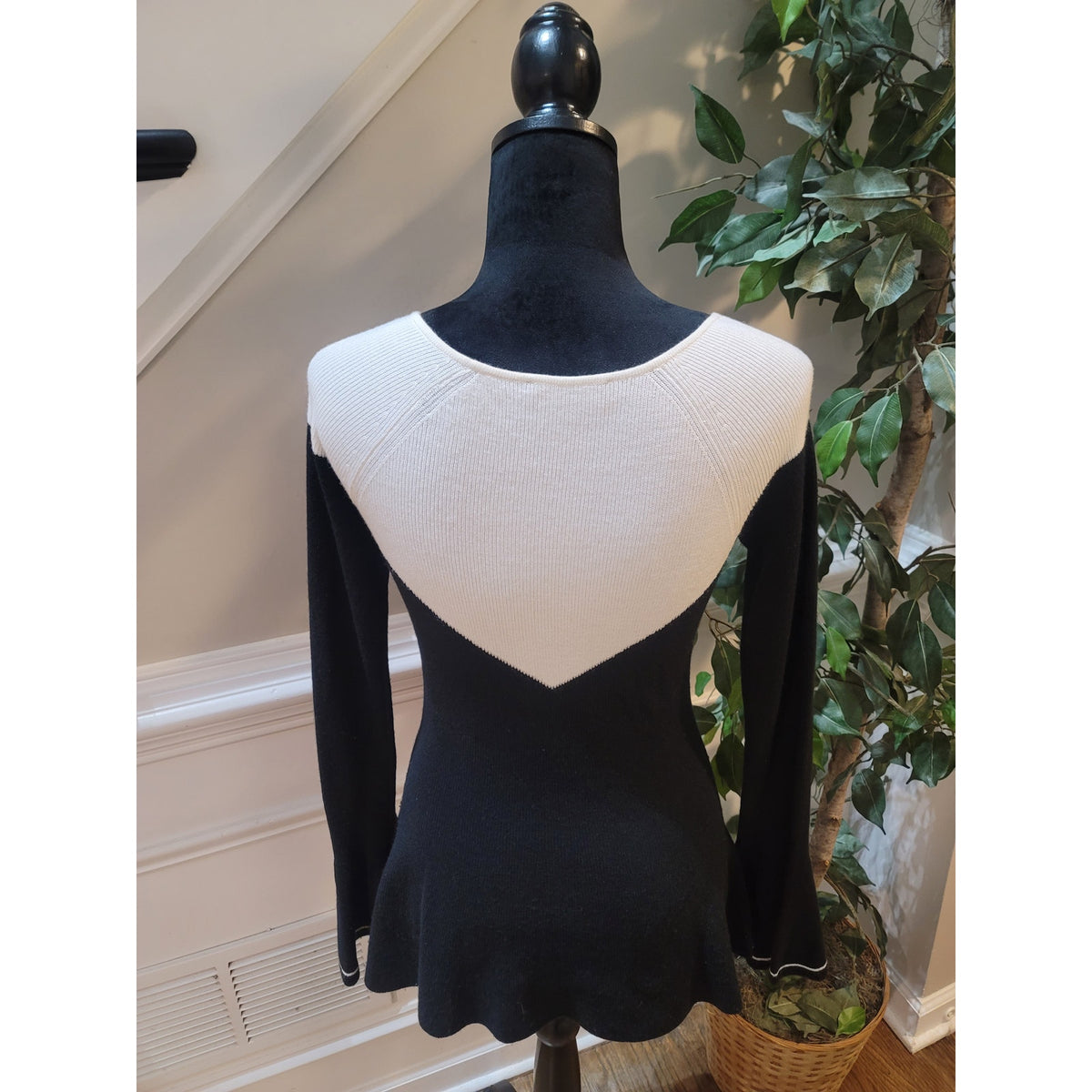 Ann Taylor Skater Sweater Women's Small White/Black Colorblock Ribbed Bell Cuff