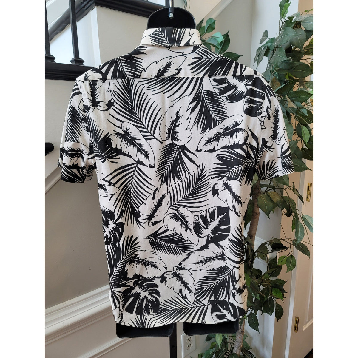 Express Button Down Shirt Men's Size Small Black White Cotton Blend Palm Leaf