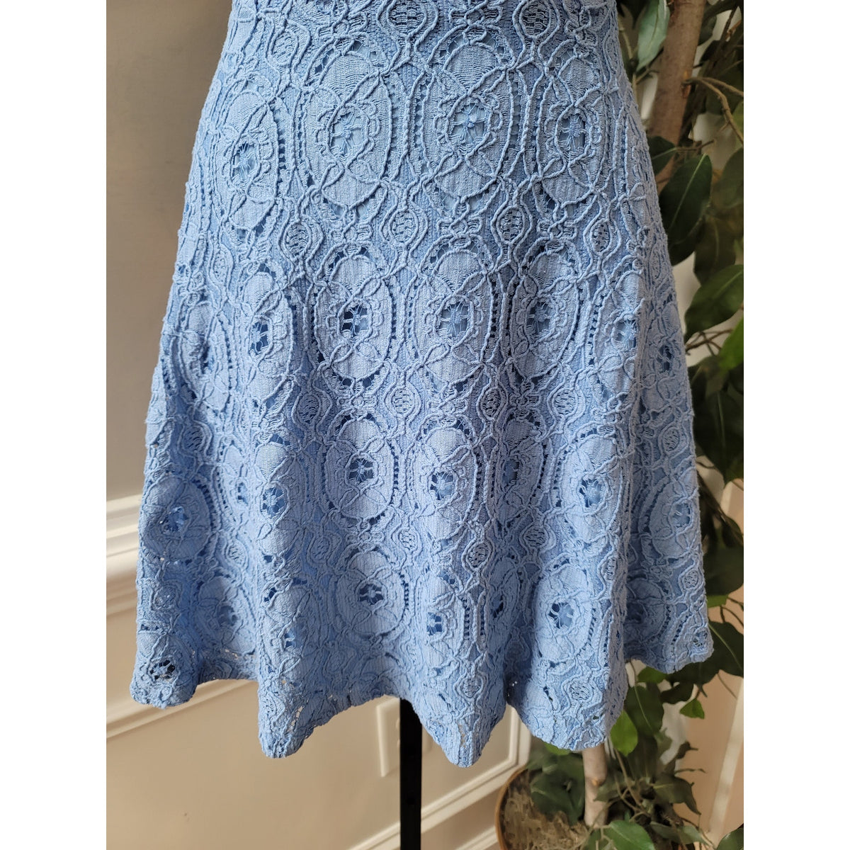 BB Dakota Dress Women Size 4 Blue Lace Sleeveless Fit and Flare Party Cocktail