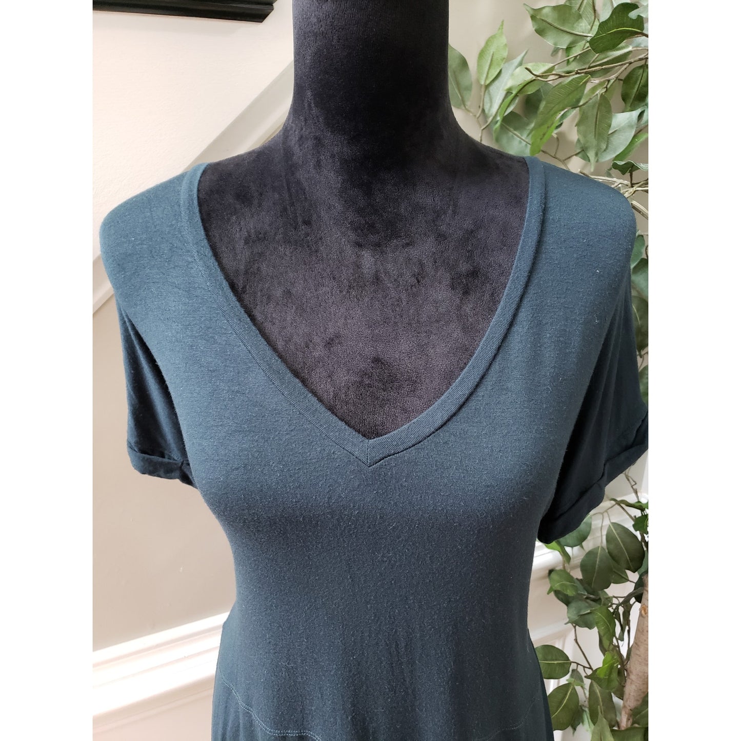 Black Tap Top Blouse Women's Size Medium Black Solid Casual Short Sleeve V-Neck