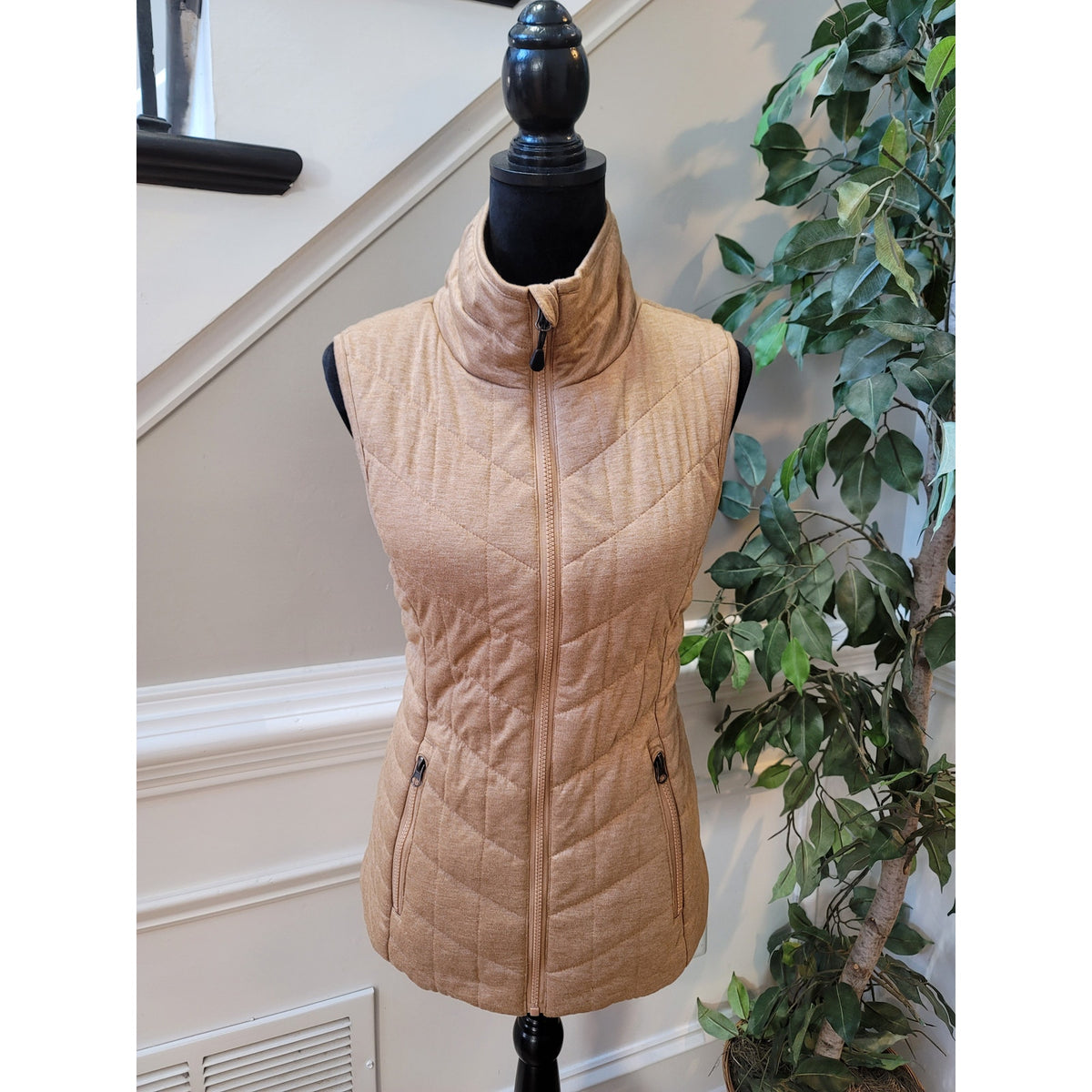 Bagatelle Gilet Vest Women Small Camel Quilted Front Zipper Sleeveless Mock Neck