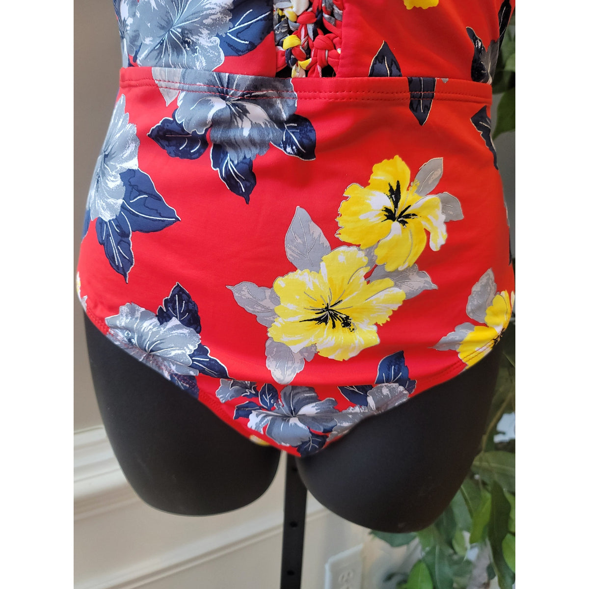 Ambrielle Swimsuit Women's Large Red Floral Padded Bra Halter Neck Open Back