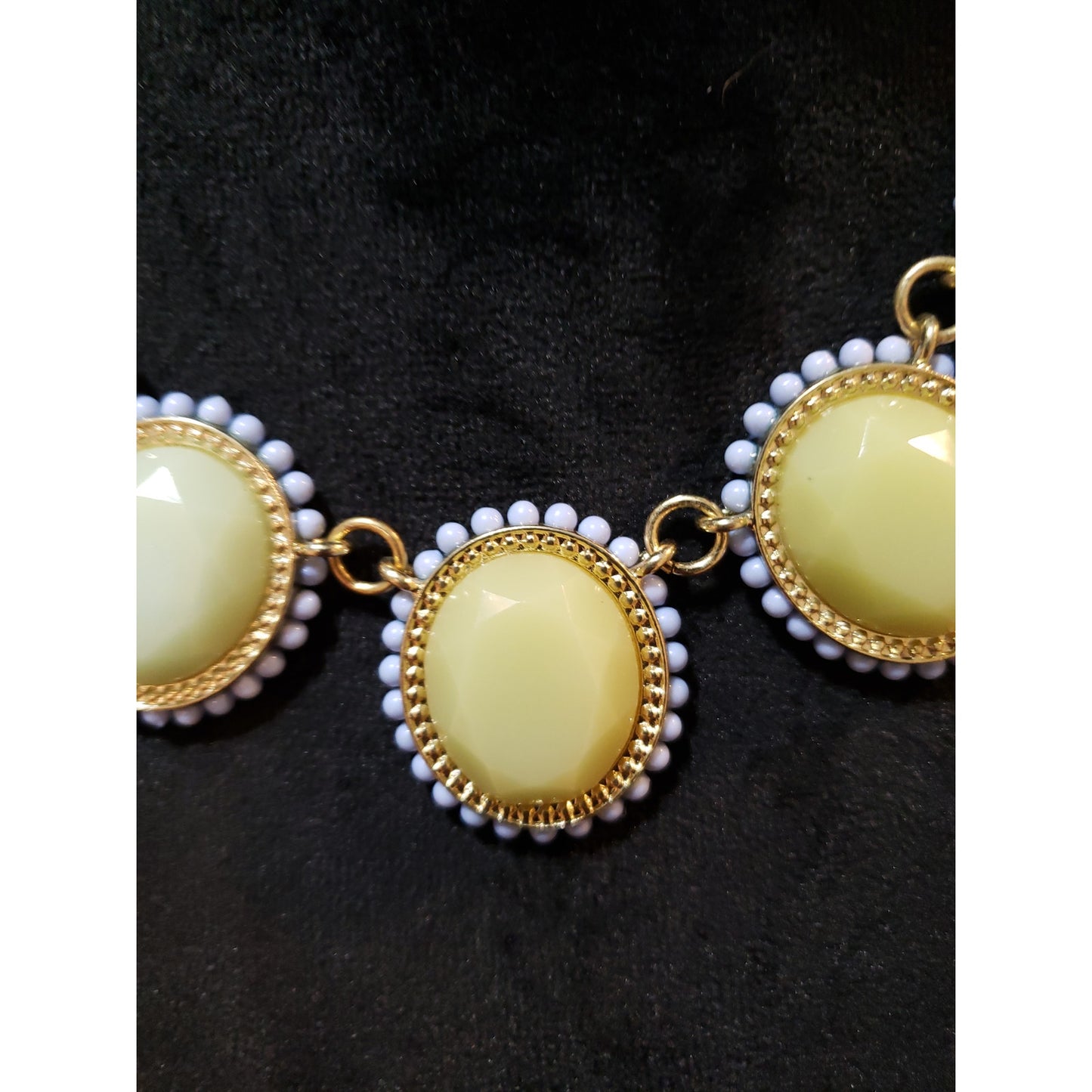 Women Fashion Gold Tone White Yellow Acrylic Bead Medallion Statement Necklace