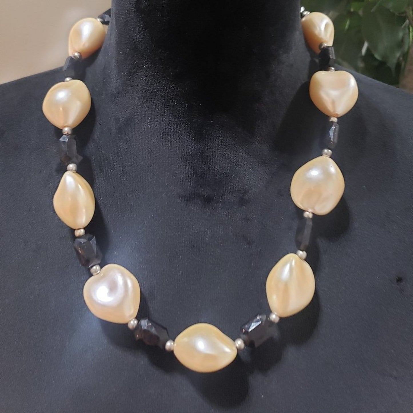 Women Fashion Vintage Chunky Big Cream Lucite Beads Black Stones Beaded Necklace