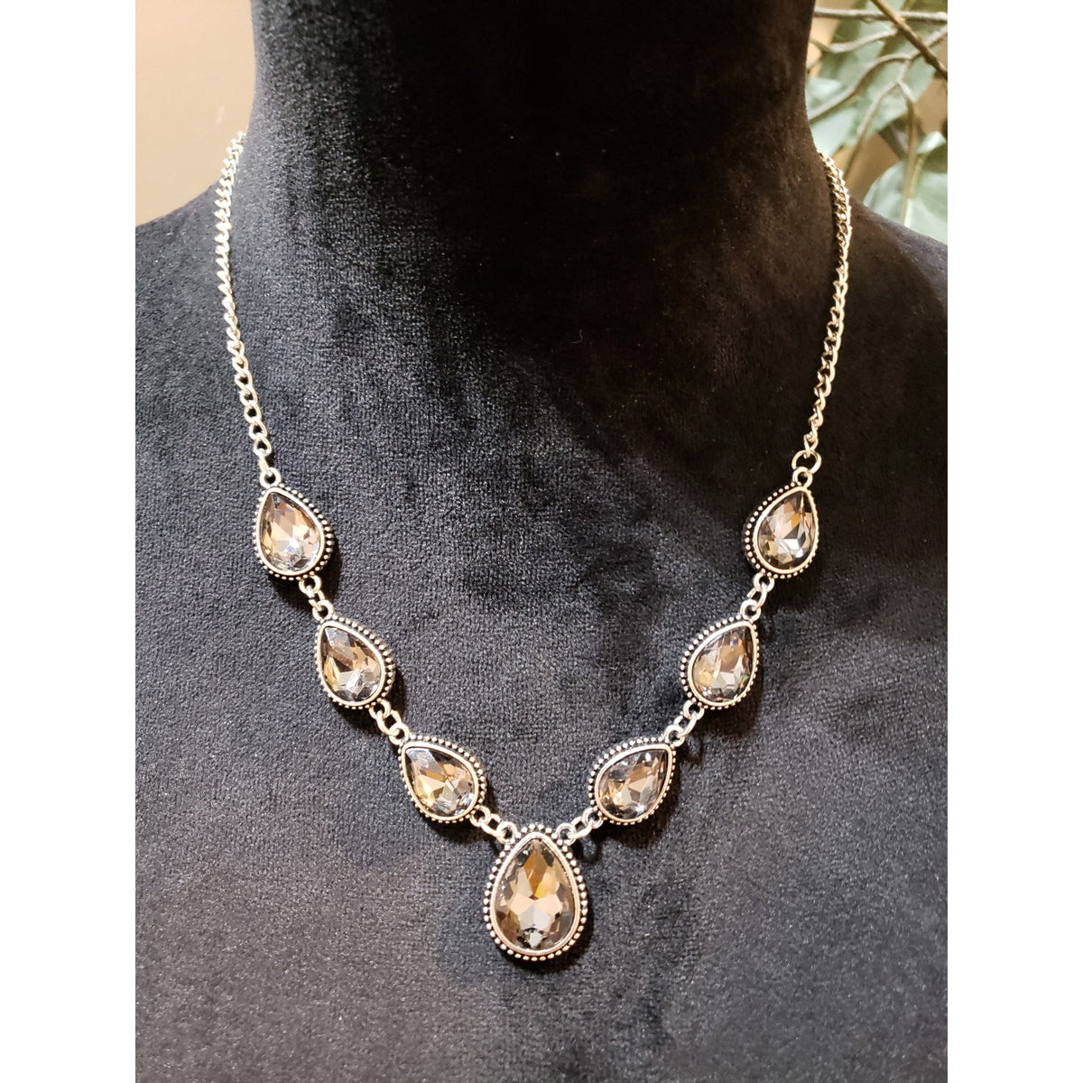 Womens Gold Tone Rhinestone Champagne Teardrop Crystals Link Necklace Jewelry