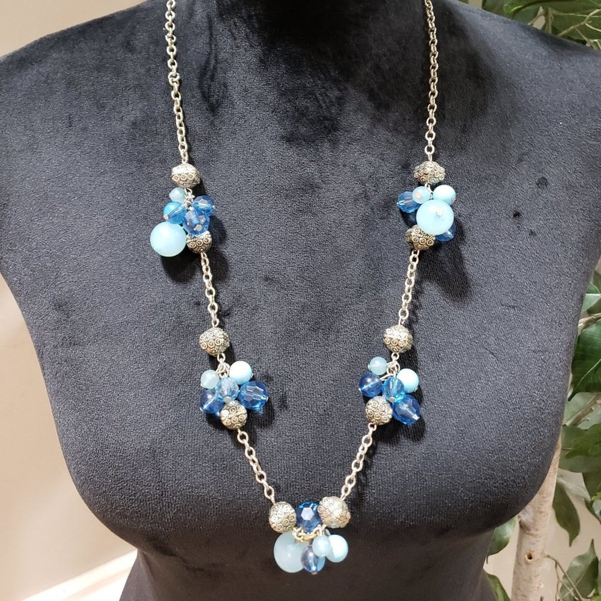 Womens Fashion Blue Silvertone Glass Beaded Collar Necklace with Lobster Clasp
