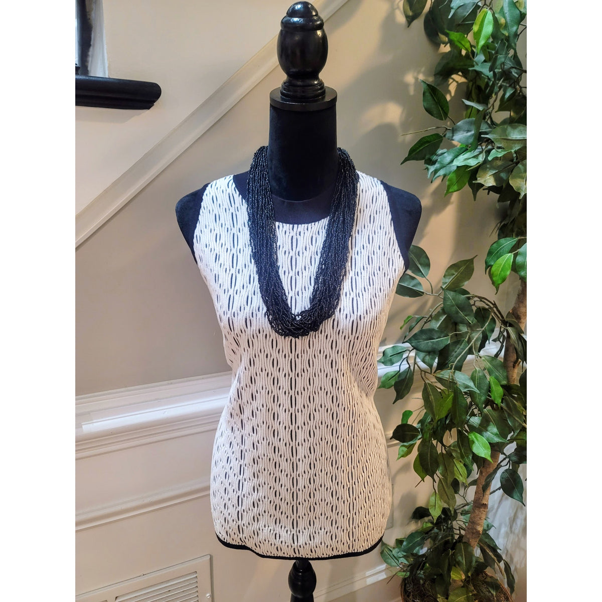 WHBM Sweater Tank Women's SZ XL White/Black Geometric Crew Neck Back Zipper