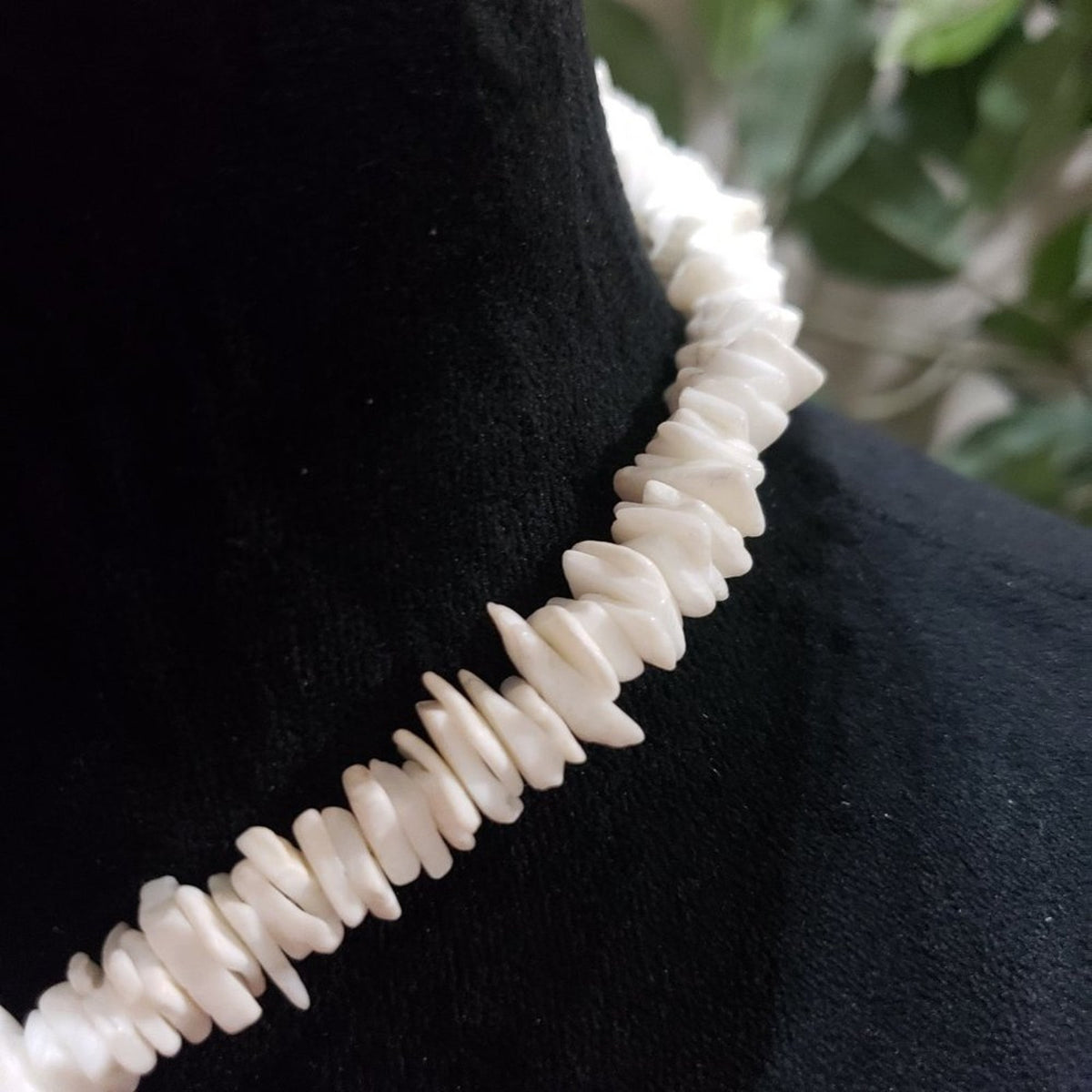 Vintage White Seashell Surfer Strand Chunk Chips Choker Barrel Close Necklace