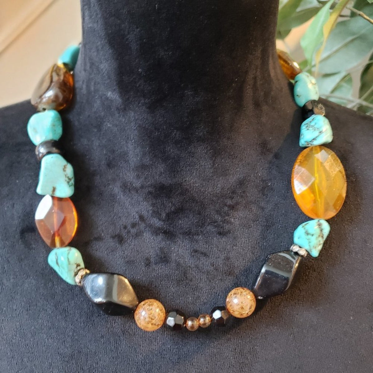 Women's Fashion Multicolor Stylish Gemstones Collar Necklace with Lobster Clasp