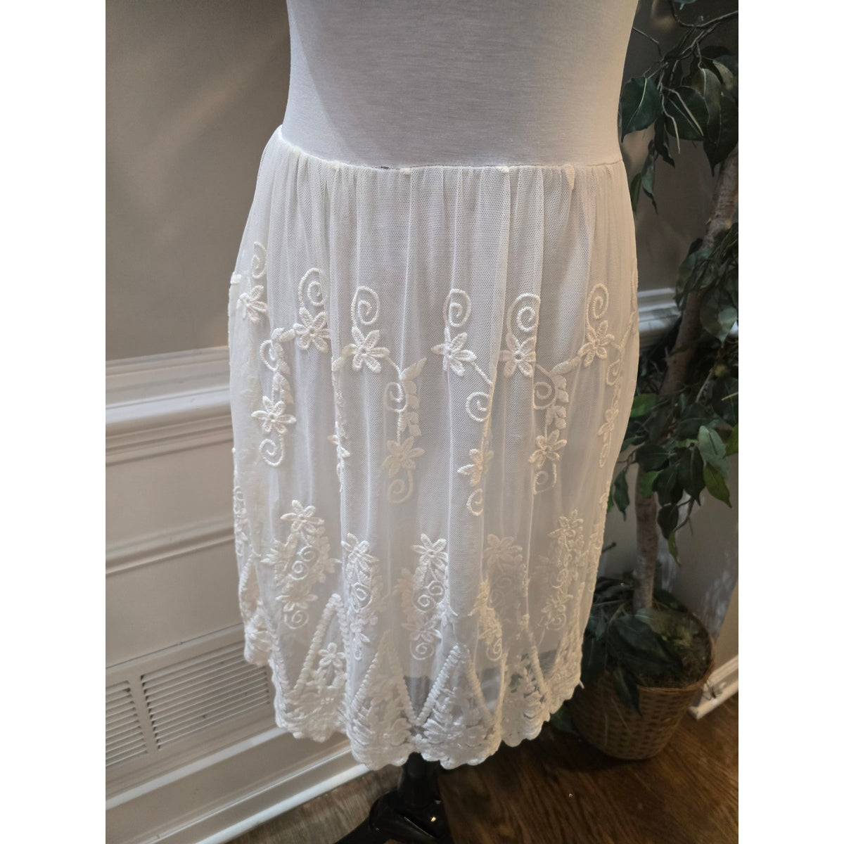 Olive des Olive A-Line Dress Women's Small White Floral Embroidered Scoop Neck