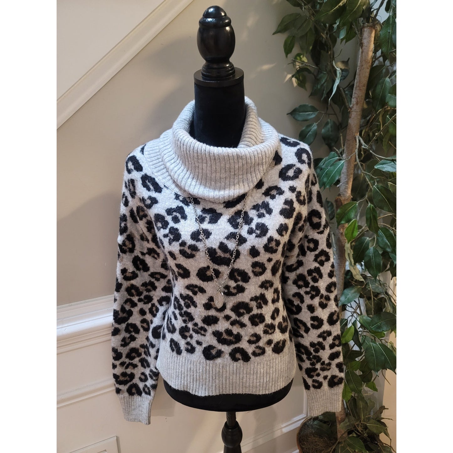 Jessica Simpson Sweater Women's Size Large Gray Black Leopard Print Cowl Neck