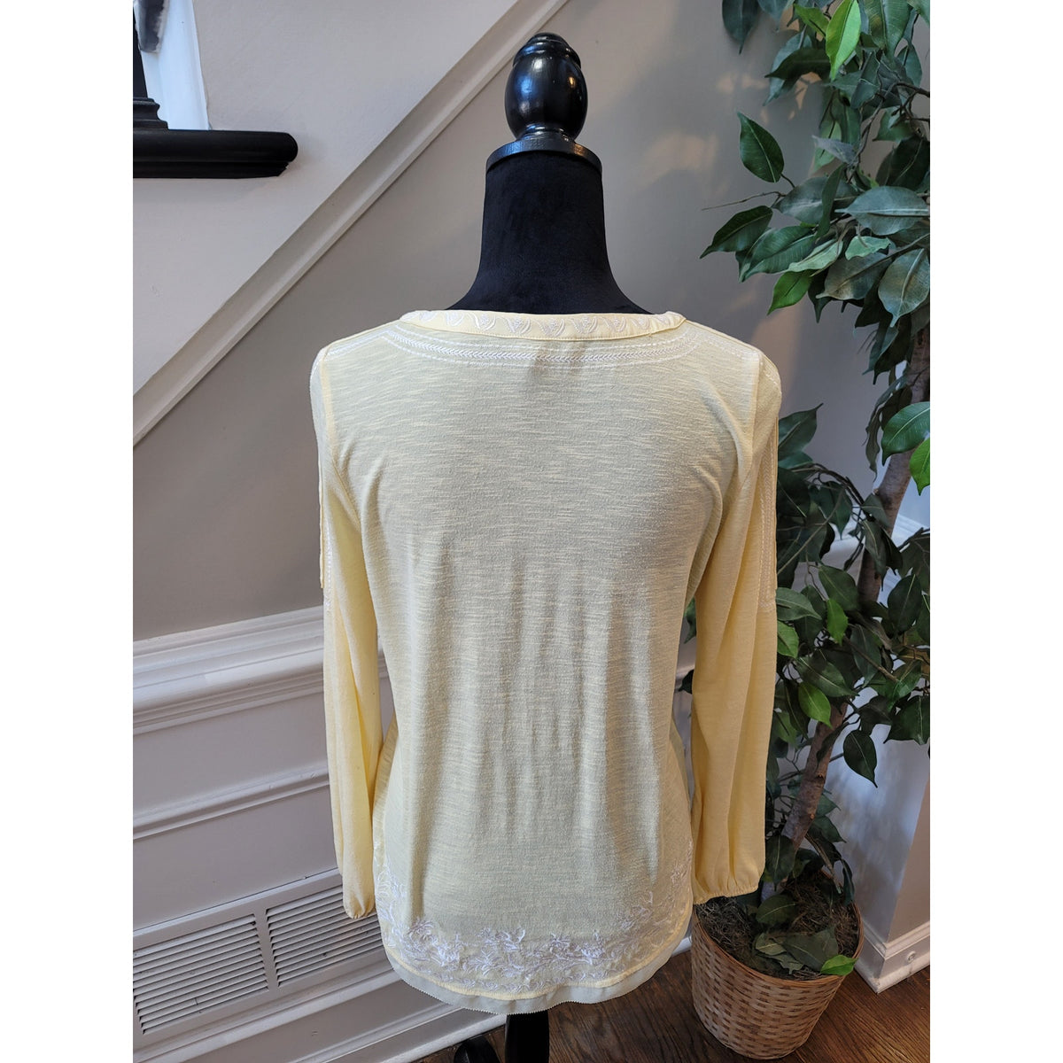 White House Black Market Blouse Women's Size Small Butter Yellow Long Sleeves
