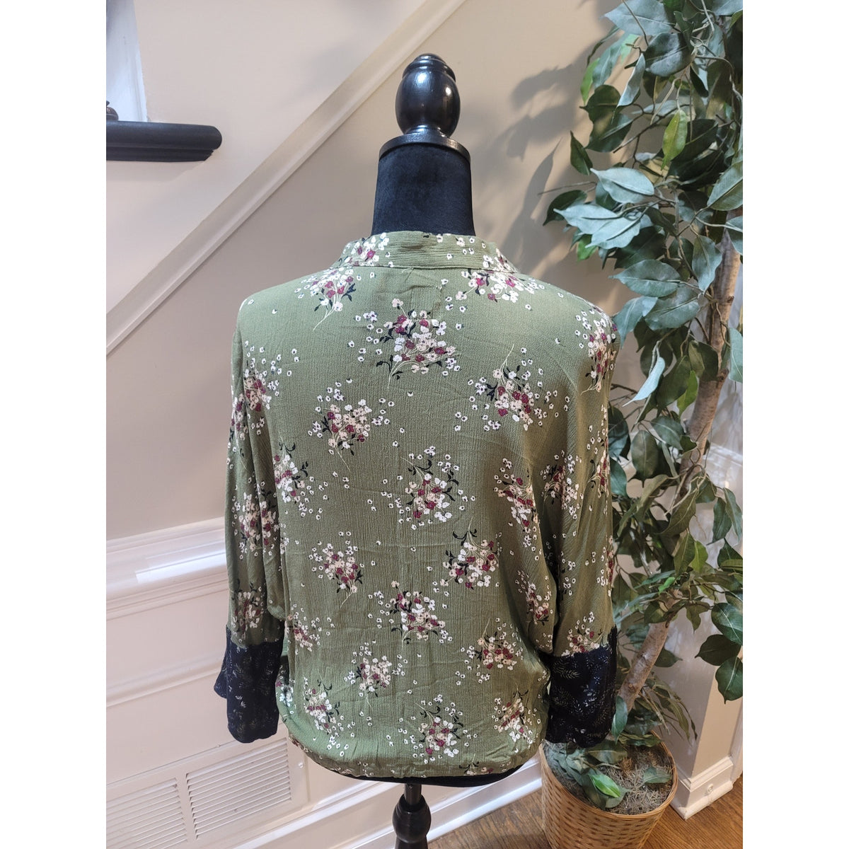 True Craft Bomber Jacket Women Small Olive Green Floral Slash Pocket Long Sleeve