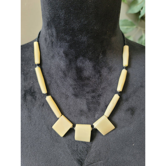 Women's Vintage Cream Bead Necklace with Barrel Screw Clasp