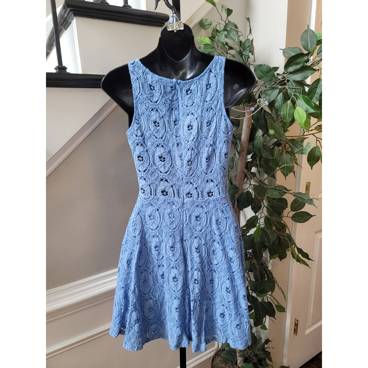BB Dakota Dress Women Size 4 Blue Lace Sleeveless Fit and Flare Party Cocktail