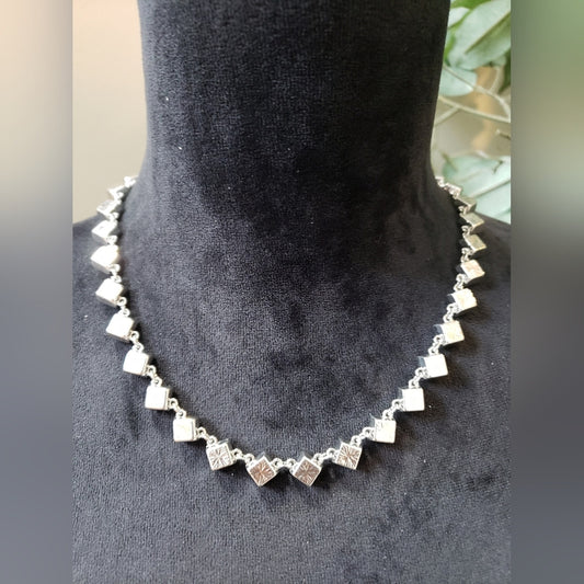 White House Black Market Women Silver Linked Cubes Shape Collar Necklace Lobster
