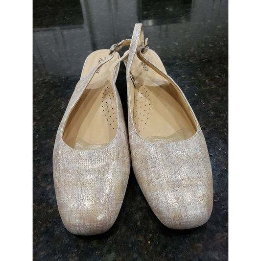 Trotters Lenore Pump Women Beige Leather Wedge Heel Adjustable Strap Buckle 12N