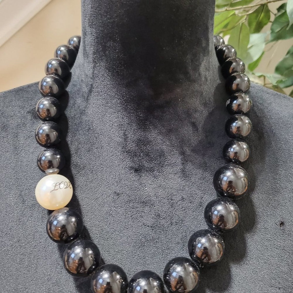 Womens Fashion Black Faux-Pearl Beaded Necklace Adjustable with Lobster Clasp