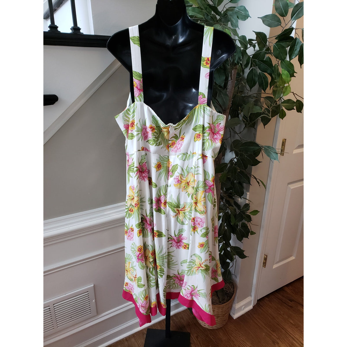 Cheztu Long Maxi Dress Women's 18 White Floral Surplice Neck Sleeveless Back Zip