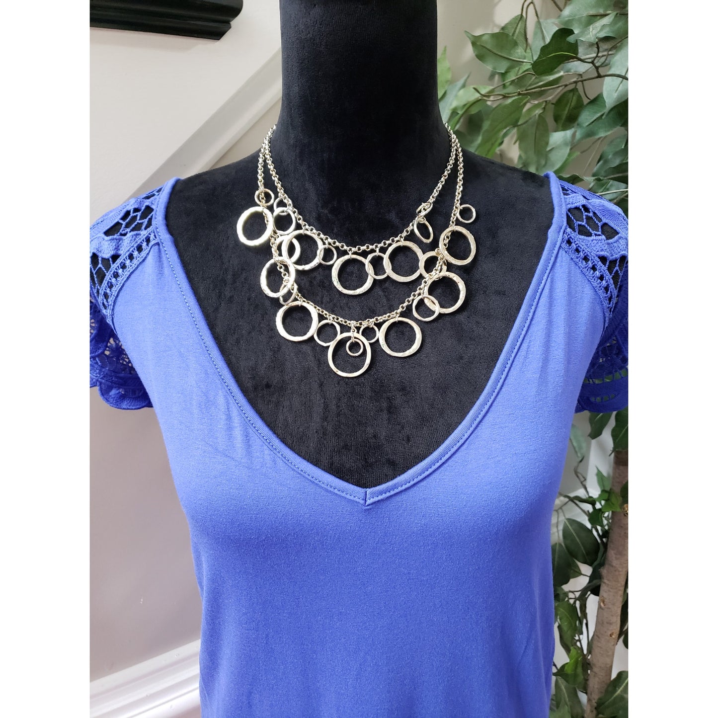 Avenue Top Blouse Women Size 22/24 Blue Solid Viscose Casual Short Sleeve V-Neck