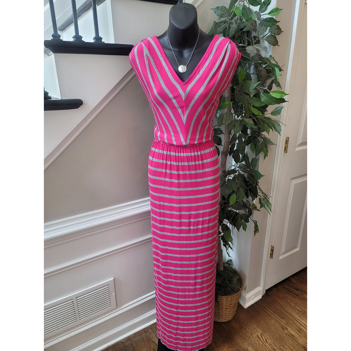 Mossimo Maxi Dress Women's Size X-Small Pink Stripped V Neck Sleeveless