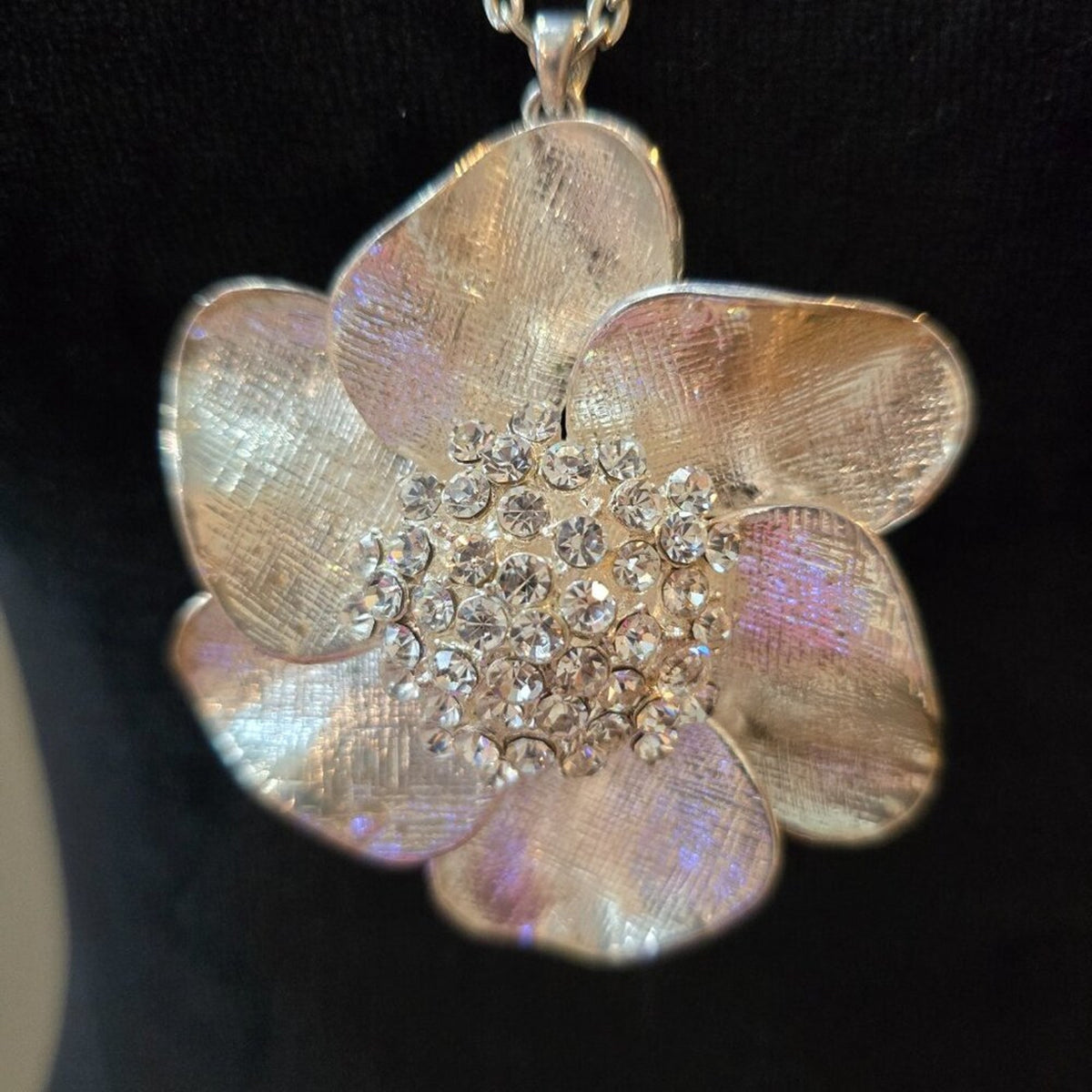 Womens Rhinestones Silver Tone Delicate Flower Pendant Necklace