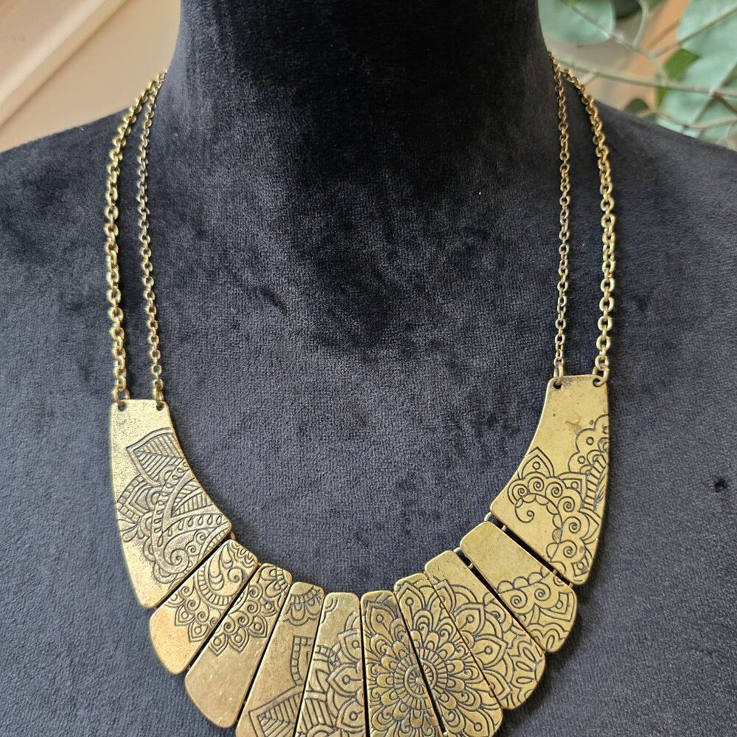 Vintage Womens Bronze Imitation Double Chained Bib Statement Necklace w/ Lobster