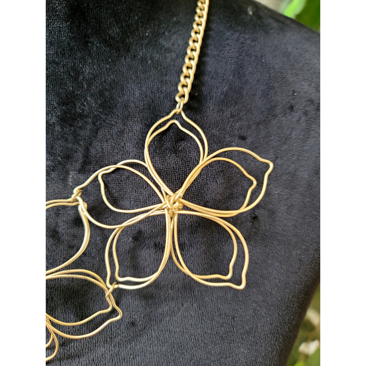 Gold Tone Open Flower Statement Necklace Modern Floral Bib Collar Jewelry