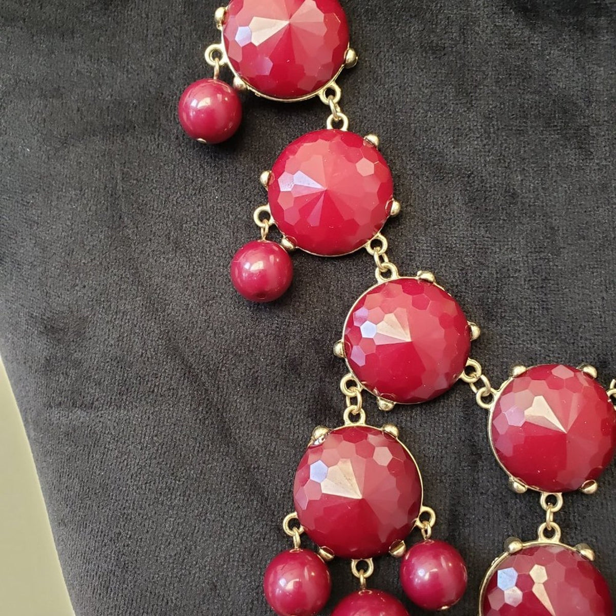 ILY Couture Women Red Bubble & Bead Collar Statement Necklace with Lobster Clasp