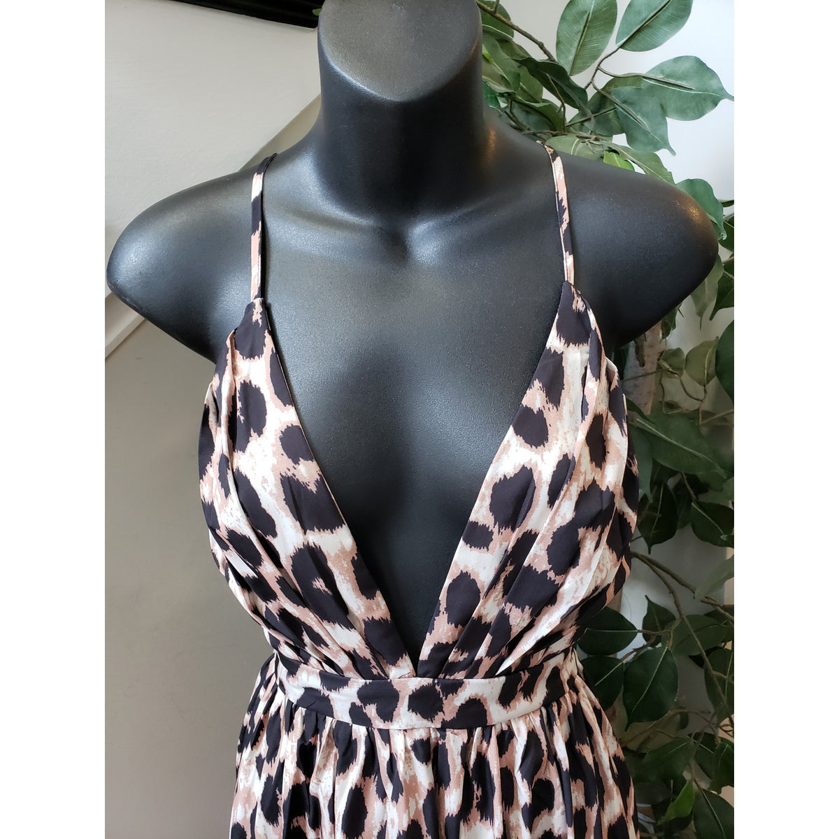 SHEIN Long Maxi Dress Womens Size 2 Black & Beige Leopard Plunge Neck Sleeveless