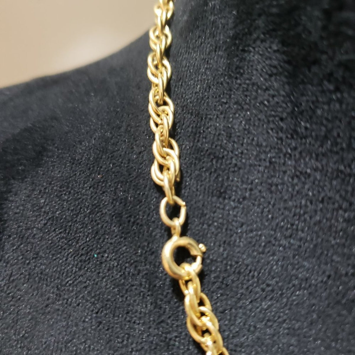 Women Fashion Gold Tone Chain Art Deco Filigree Pendant Necklace with Lobster