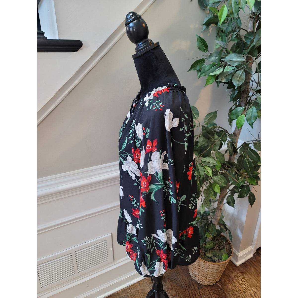 Old Navy Blouse XL Black Floral Ruffle Hem Tie Split Neck Raglan Sleeve Party2