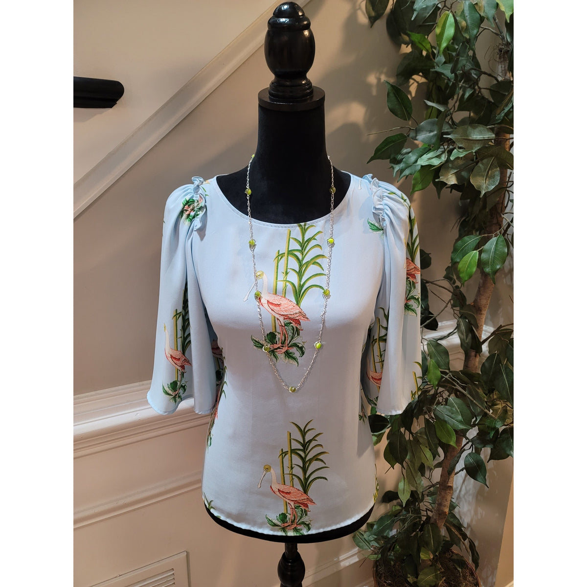 Ann Taylor Blouse Top Women's Small Blue Flamingo Keyhole Back Flutter Sleeves