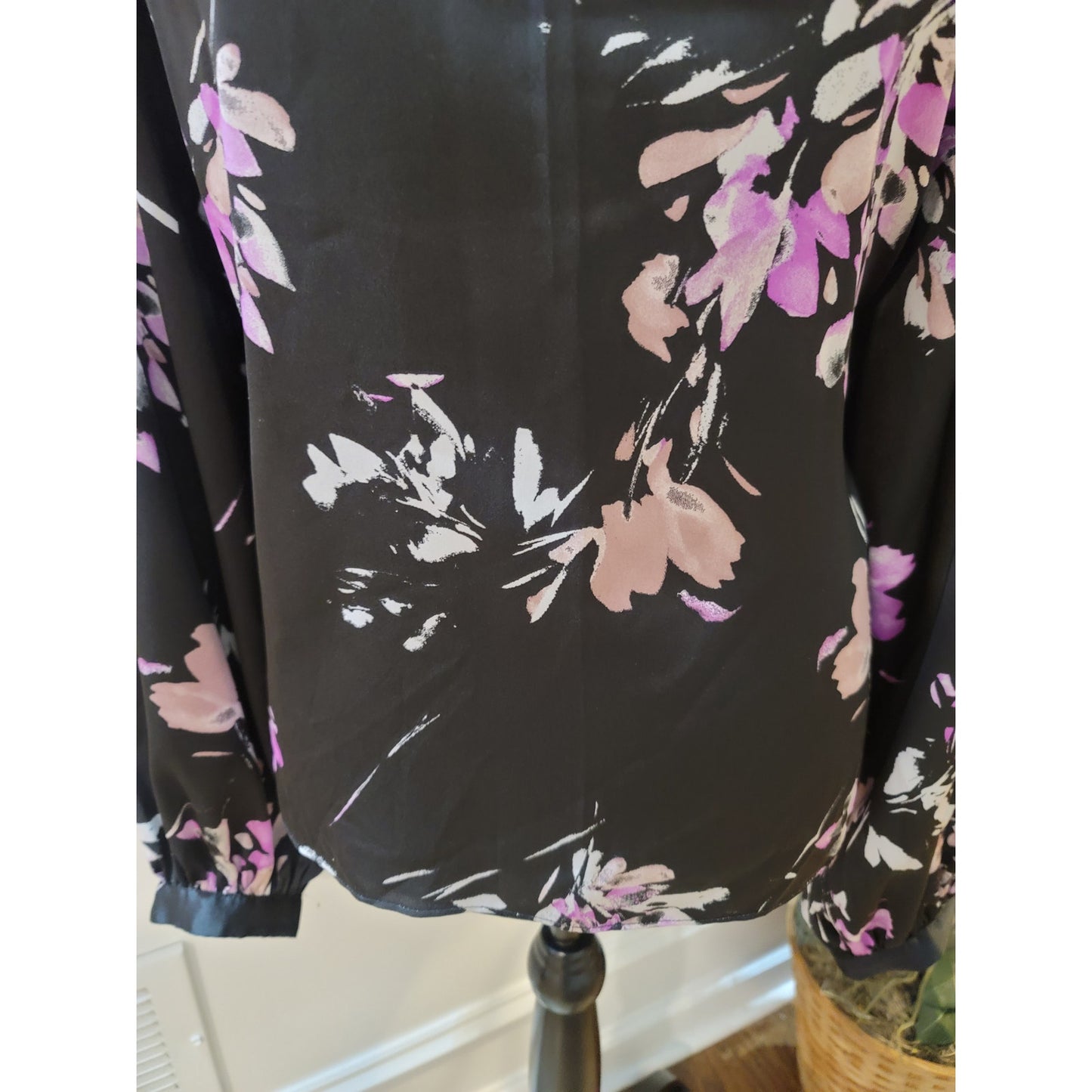 Worthington Blouse Women's Size Large Black Pink Floral Long Sleeve Top