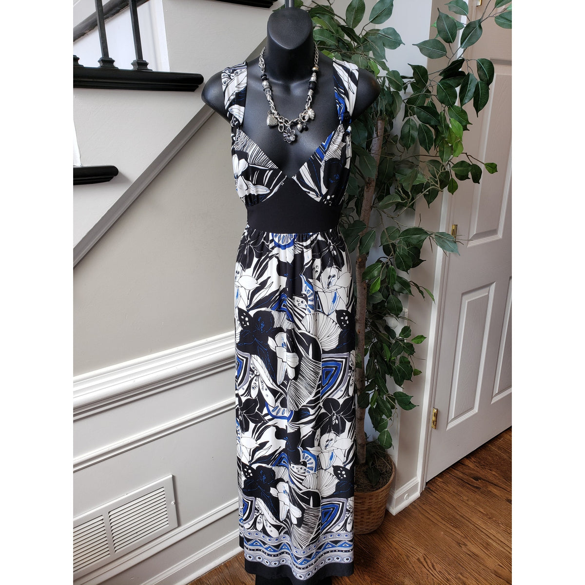 Tiana B. Long Maxi Dress Womens Size XL Black & White Sweetheart Neck Sleeveless