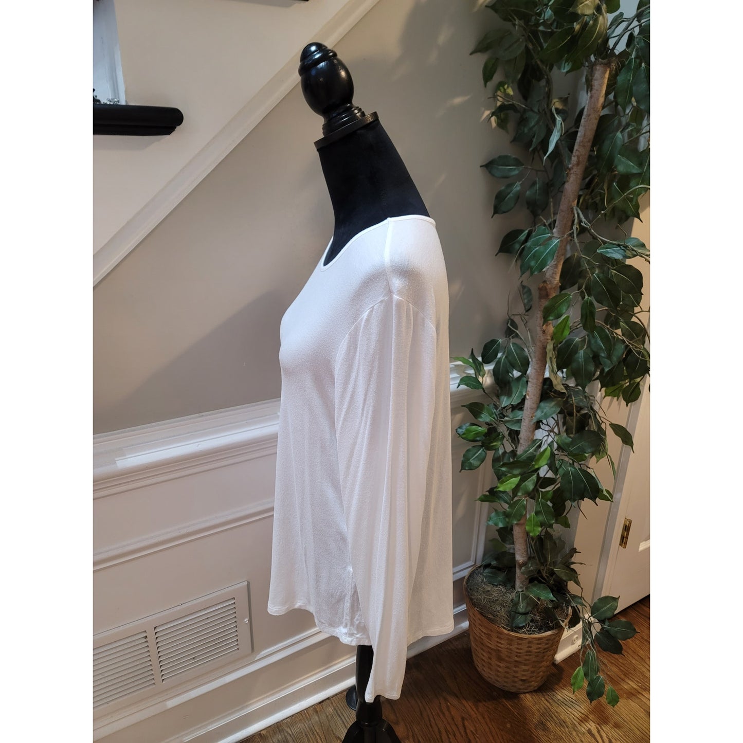 Chico's Top Women's Size 2 White Long Sleeves Stretchy Blouse Crew Neck