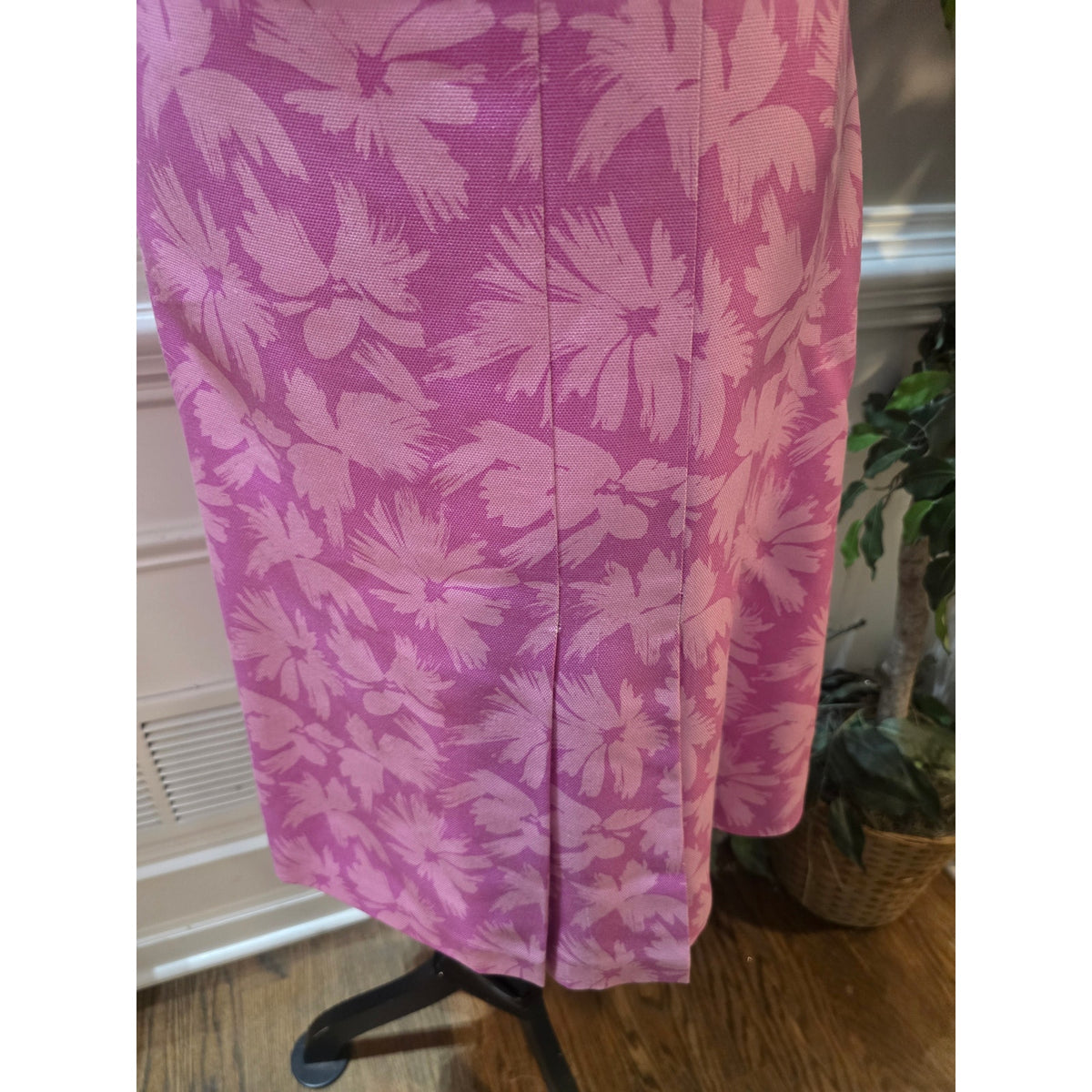 Ann Taylor Sheath Dress Womens SZ 8 Pink Floral Pleat Knee Scoop Neck Sleeveless