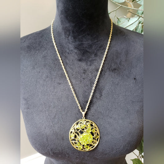 Womens Gold Tone Jade Chip Medallion Filigree Necklace with Spring Rong Clasp