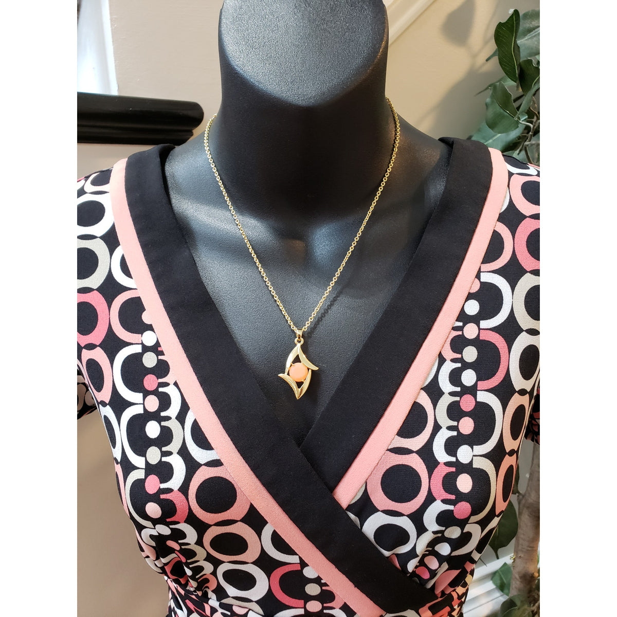 Sandra Darren Dress Women 6 Black Pink White Geometric Print Fit Flare V-Neck