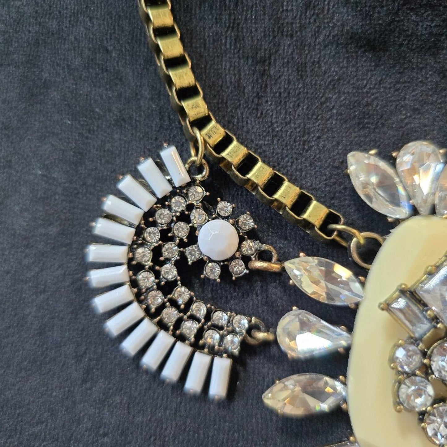 Women Yellow & Clear Crystal Acrylic Pendant Statement Necklace w/ Lobster Clasp