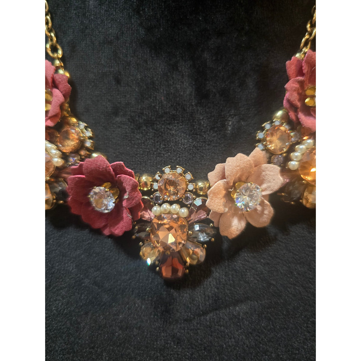 Women's Multicolor Flowers Necklace With Round Pendant and Lobster Claw Clasp
