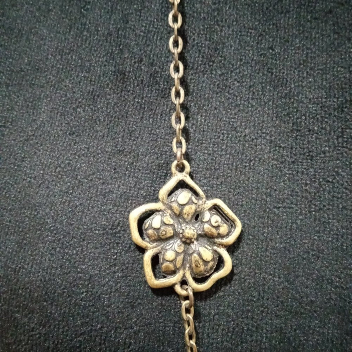 Women Fashion Chunky Gold Tone Carved Charm Floral Art Long Chain Necklace