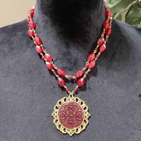 Women Fashion Red Beads & Round Thewa Pendant Collar Necklace with Lobster Clasp