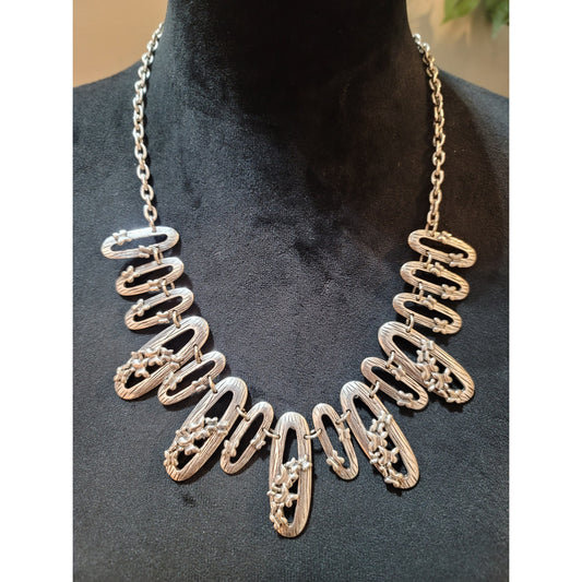 Women's Silver Floral Oval Link Fashion Necklace With Lobster Clasp
