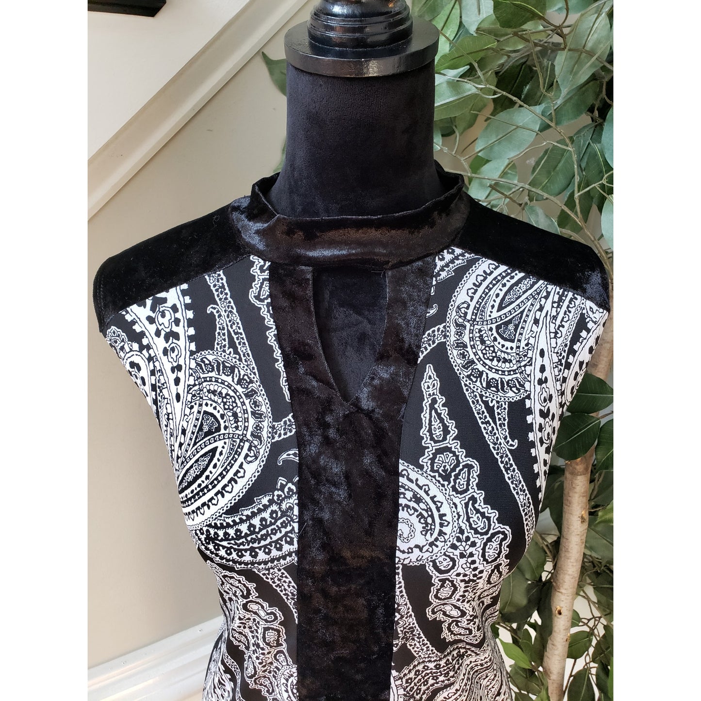 Adele & May Blouse Top Womens XL White Black Paisley Velour Trim Keyhole Neck