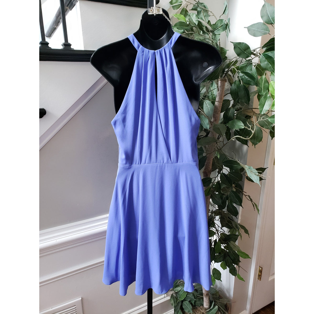 Express Knee Length Dress Women's Size 8 Blue Sleeveless Pleated Keyhole Back