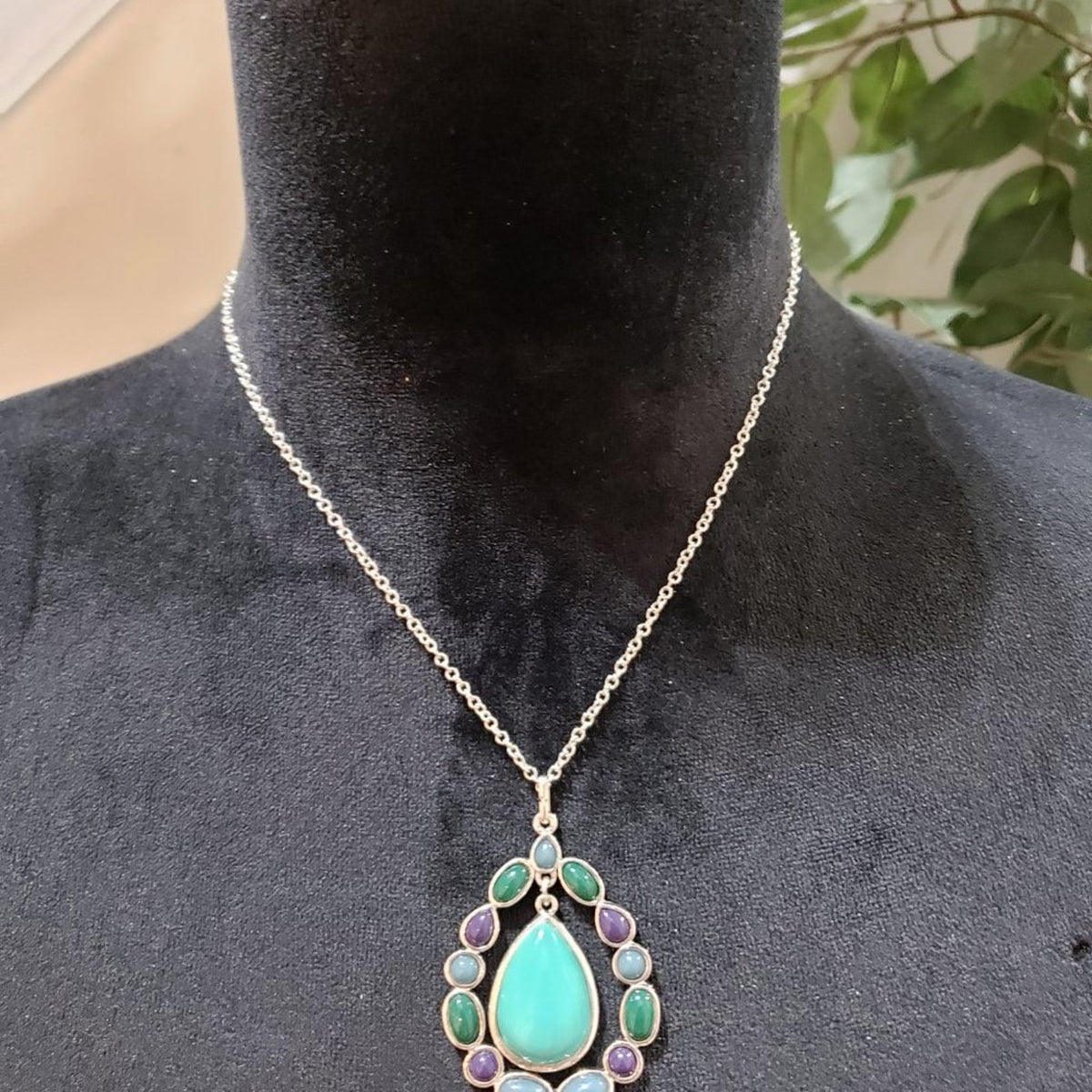 Liz & Co. Womens Fashions Multicolor Large Green Stone Pendant Necklace