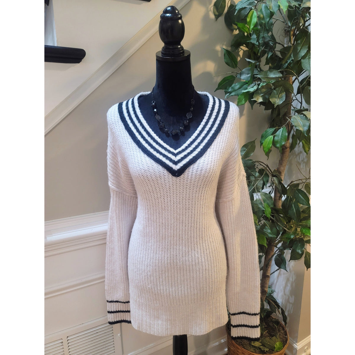 Arizona Varsity Sweater Women's Medium White/Black Crochet Drop Shoulder V-Neck
