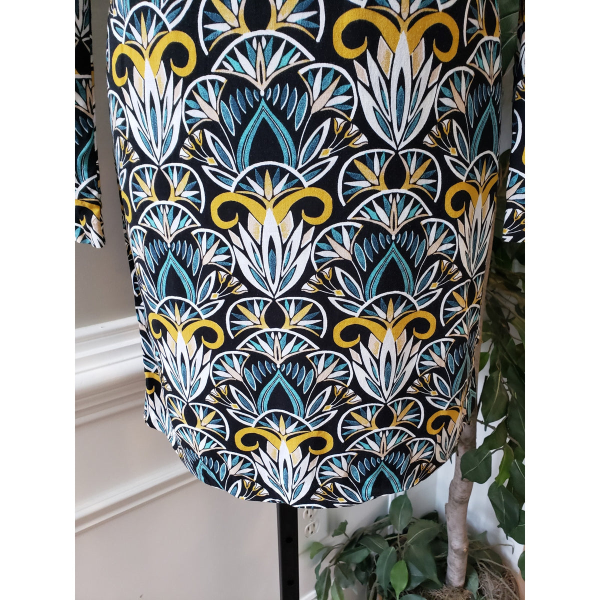 H&M Shift Dress Women Size 2 Multi Diamond Floral Viscose Long Sleeve Round Neck